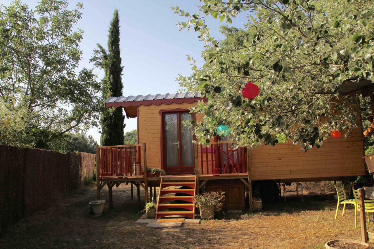 Roulotte Aux Peupliers Otel La Tour-dʼAigues Dış mekan fotoğraf